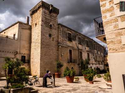 Il primo � l�imponente Torre Normanna del XII secolo, anch�essa commissionata da Alfonso Balbiano